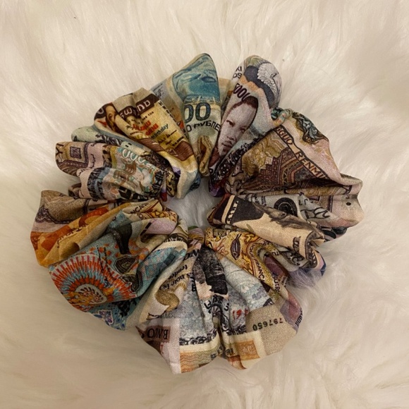 Foreign Currency Print Hair Scrunchie. Multicolor. Medium - Picture 5 of 11